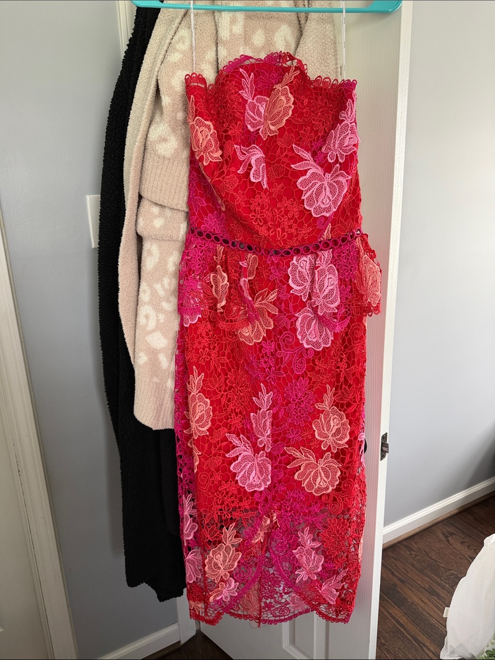 Elliatt Red and Pink Floral Lace Strapless Dress
